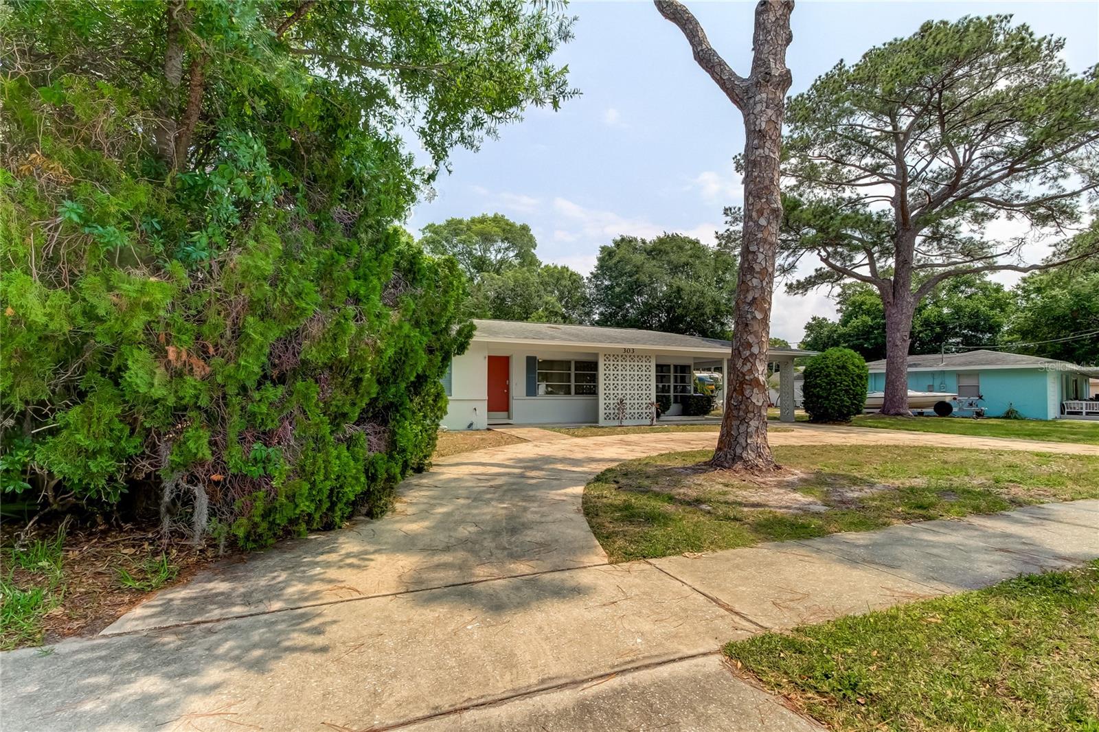 303 SHORE DR W, OLDSMAR, FL, 34677