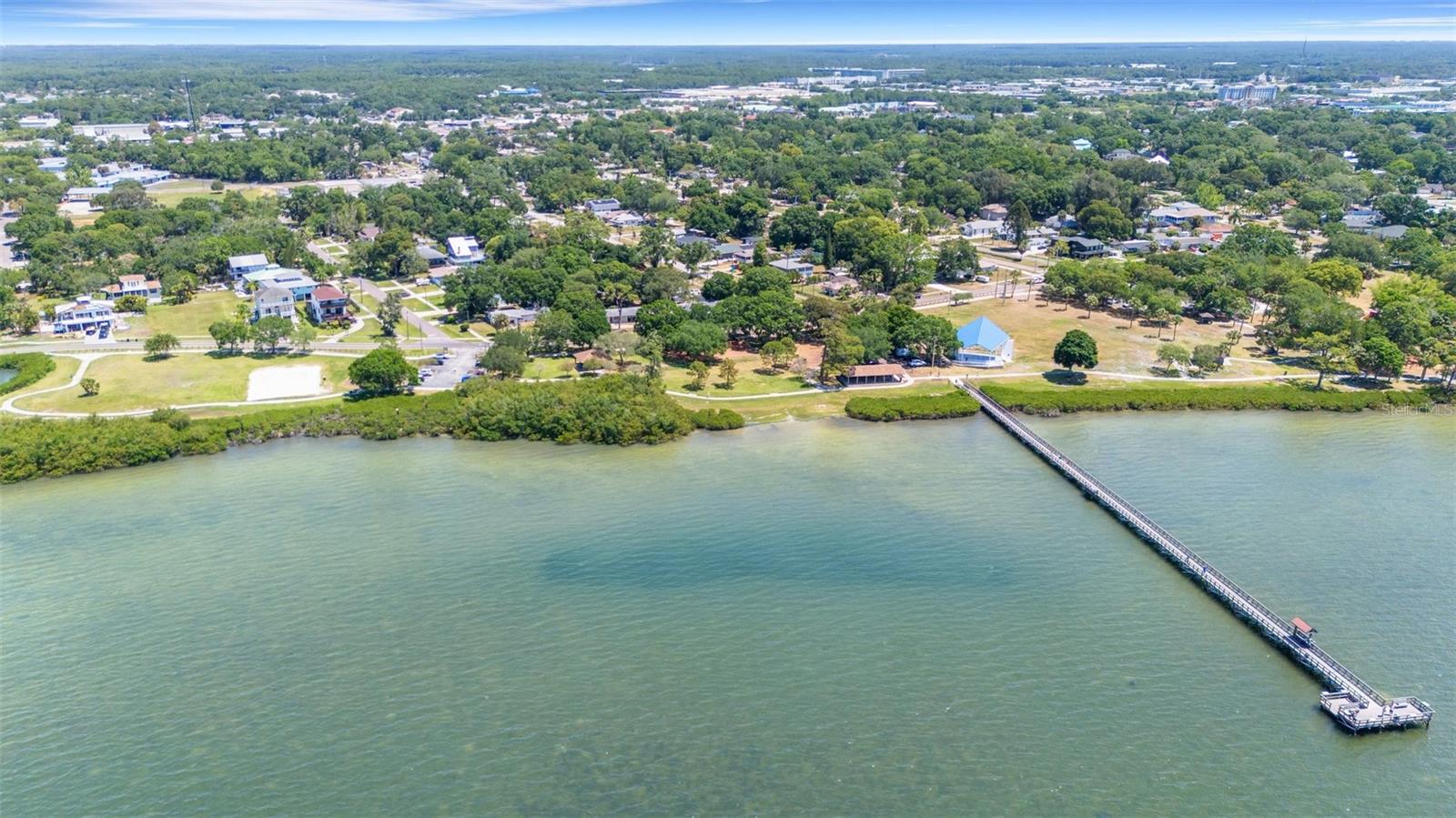 303 SHORE DR W, OLDSMAR, FL, 34677