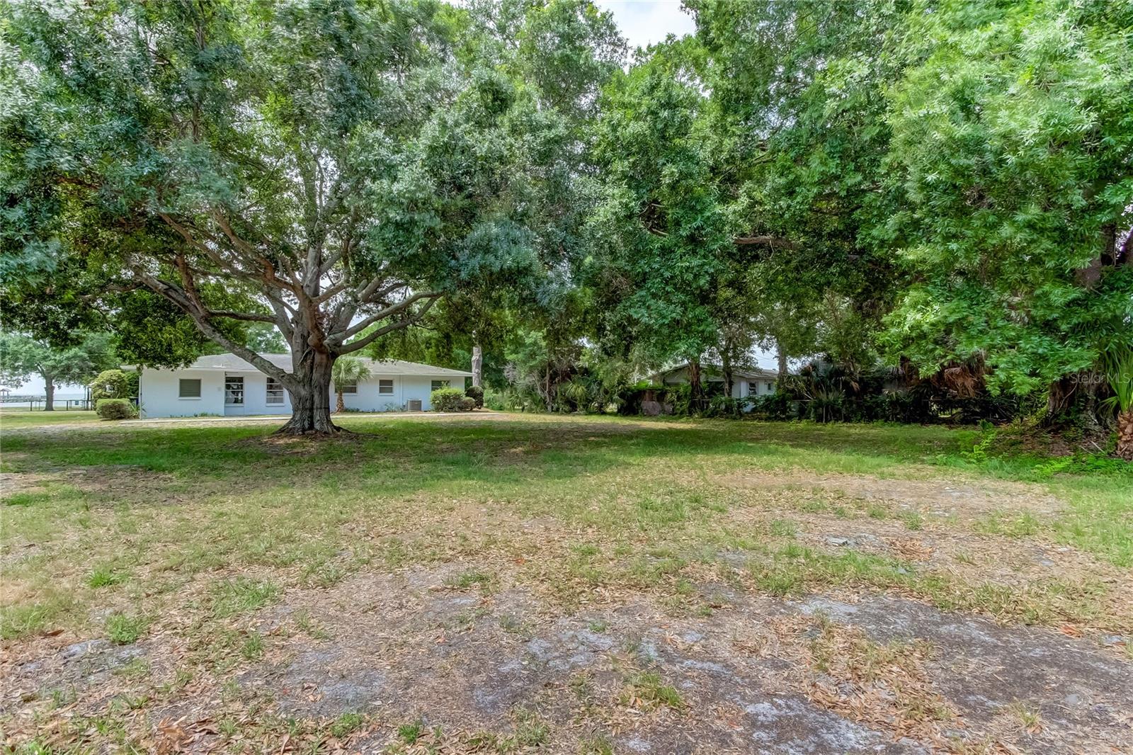 303 SHORE DR W, OLDSMAR, FL, 34677