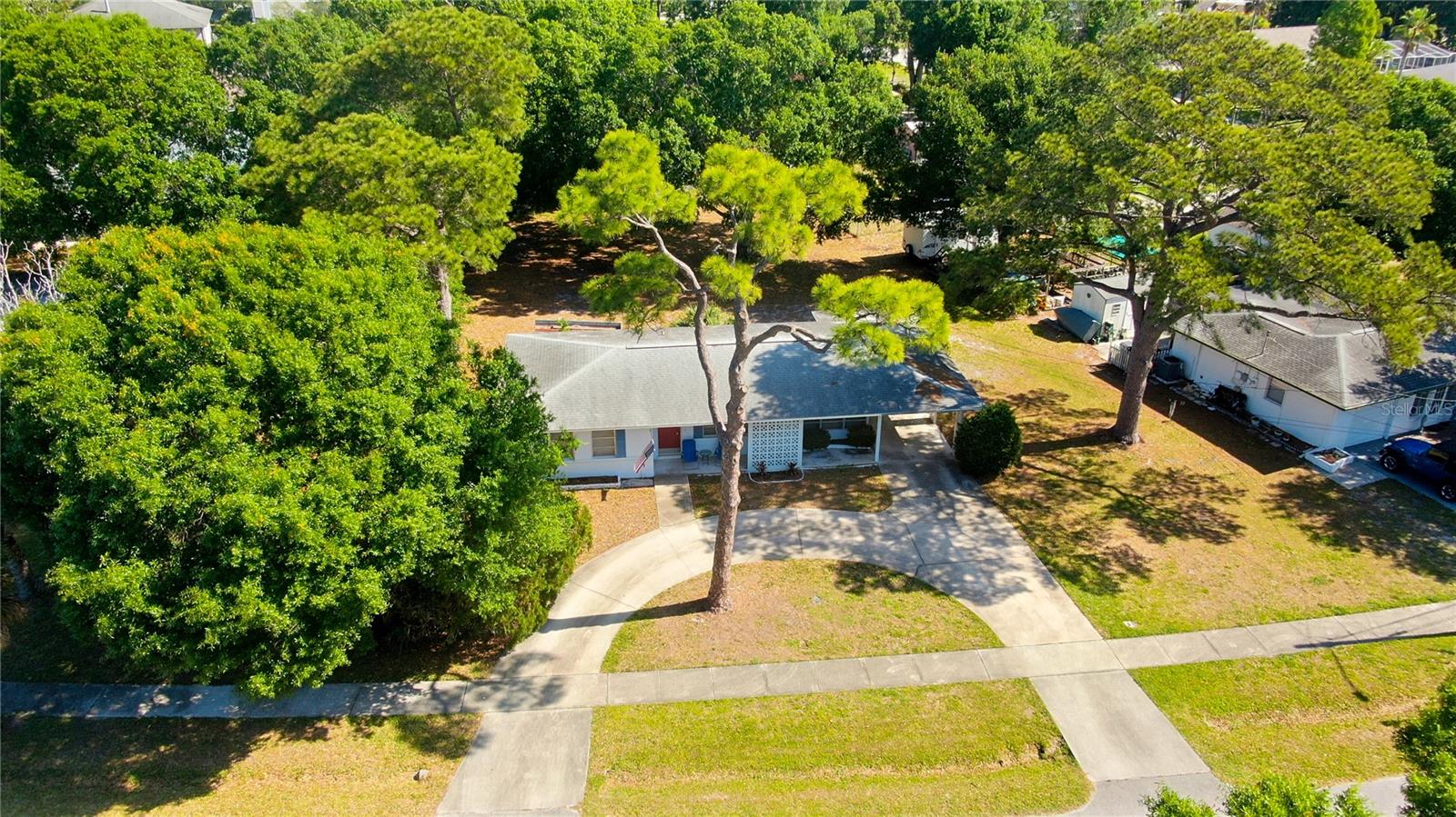 303 SHORE DR W, OLDSMAR, FL, 34677