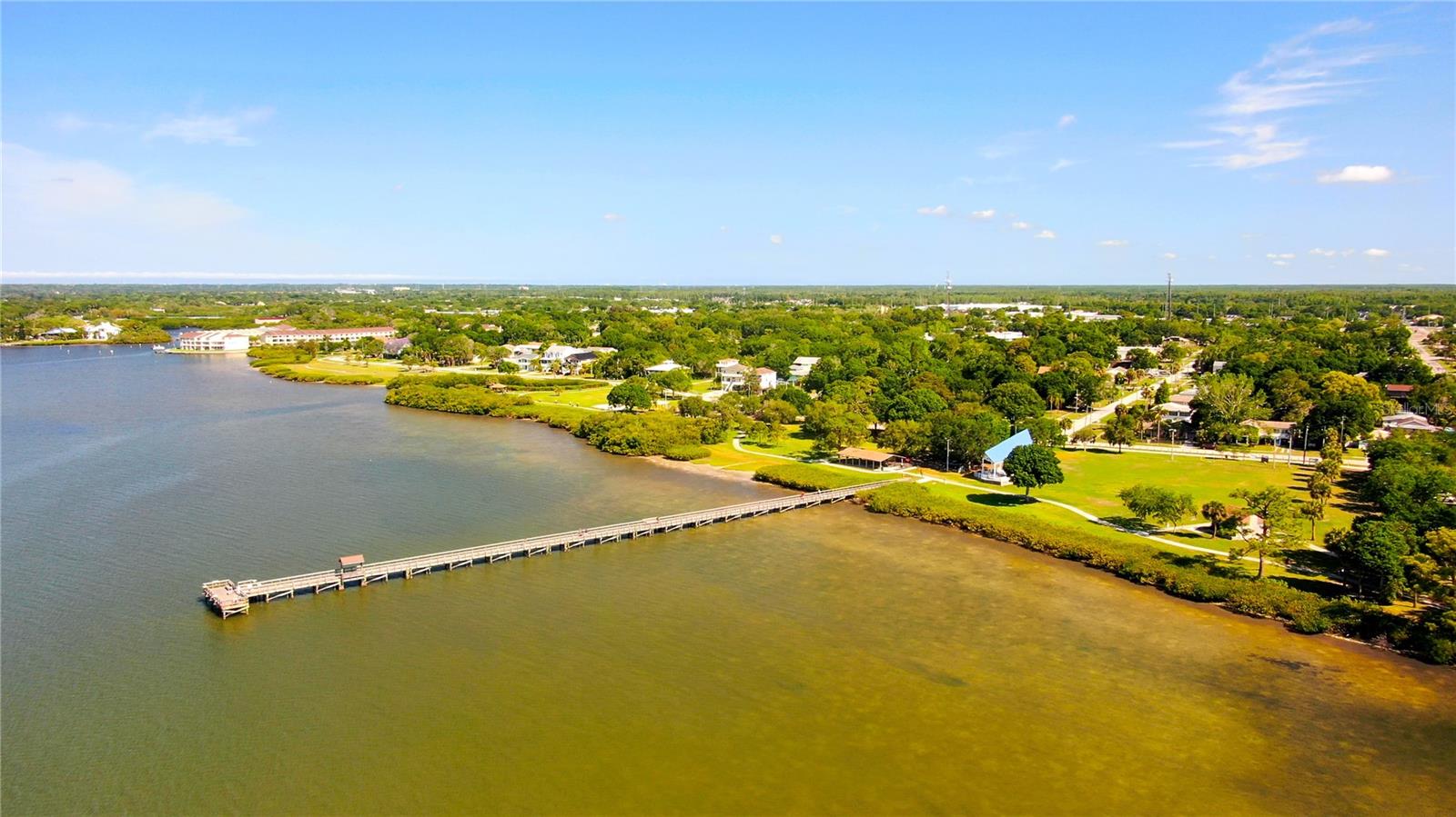303 SHORE DR W, OLDSMAR, FL, 34677