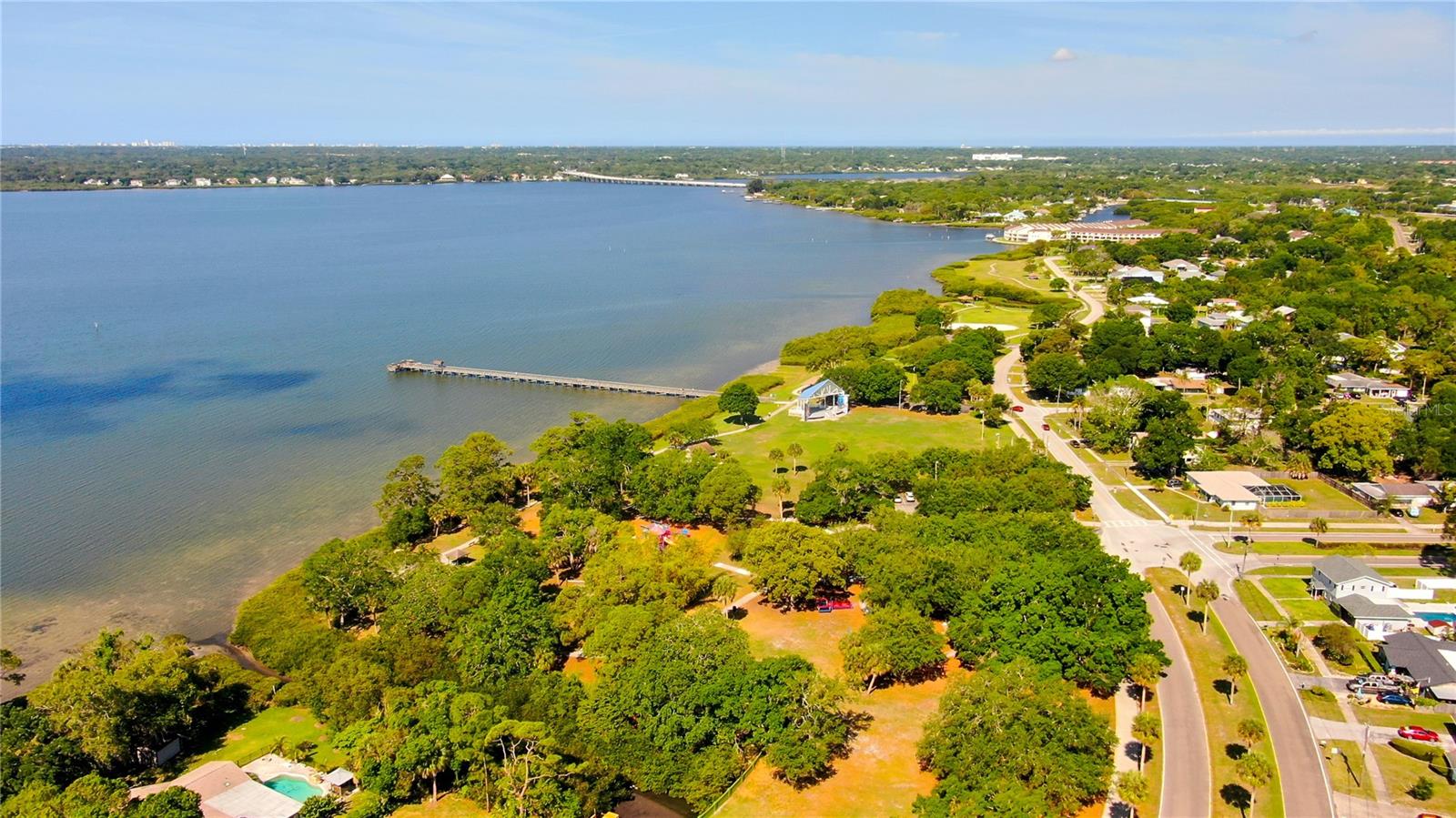 303 SHORE DR W, OLDSMAR, FL, 34677