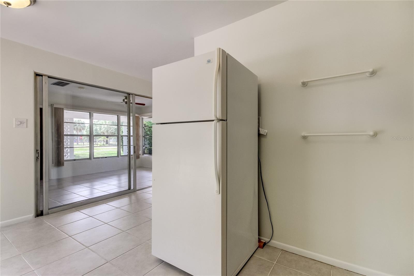 303 SHORE DR W, OLDSMAR, FL, 34677