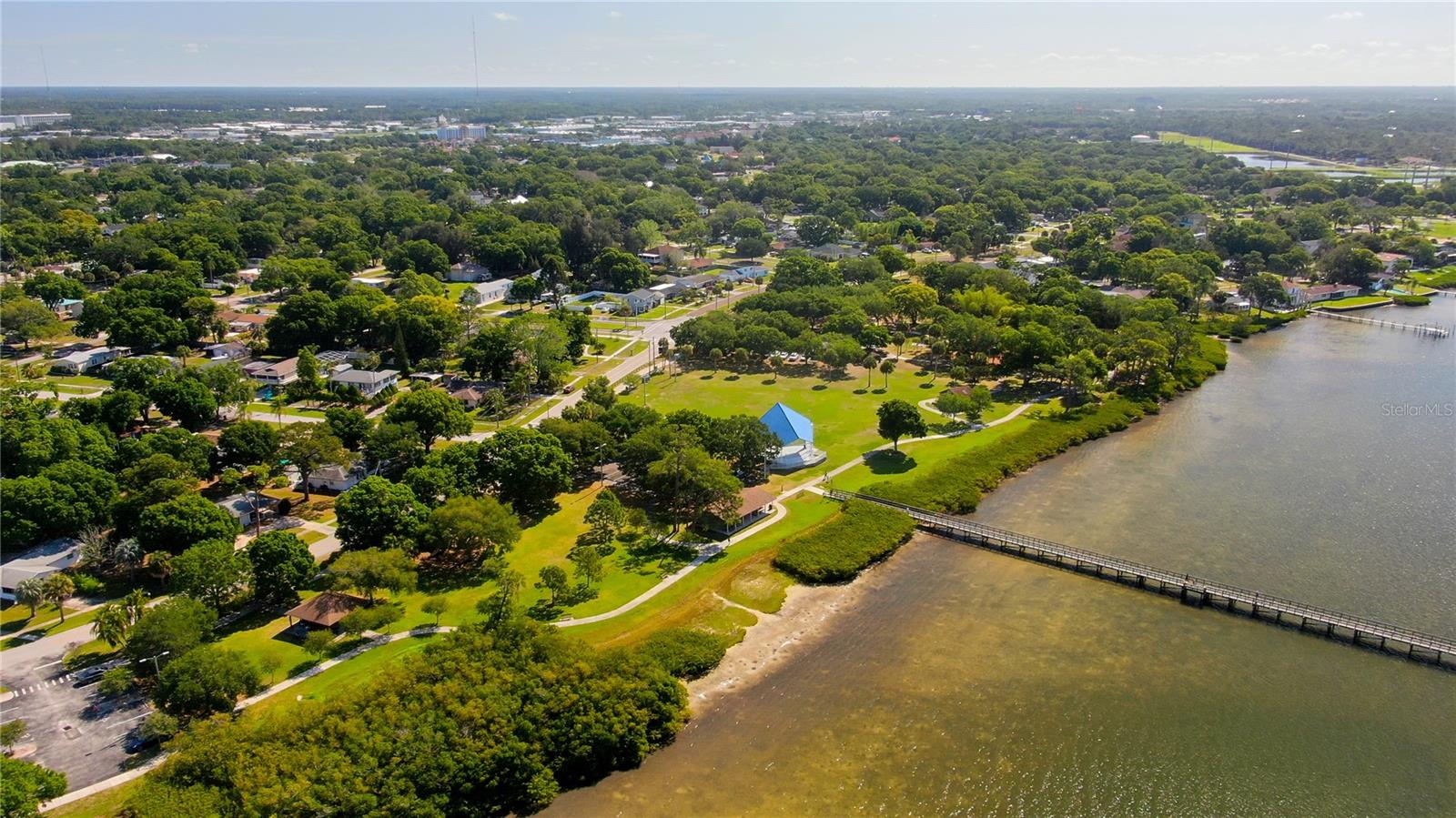 303 SHORE DR W, OLDSMAR, FL, 34677
