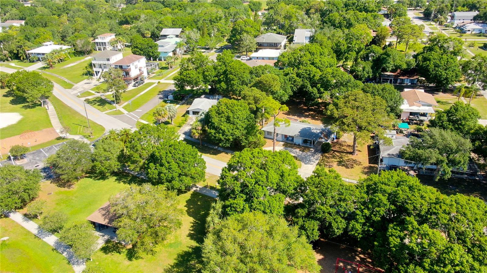 303 SHORE DR W, OLDSMAR, FL, 34677