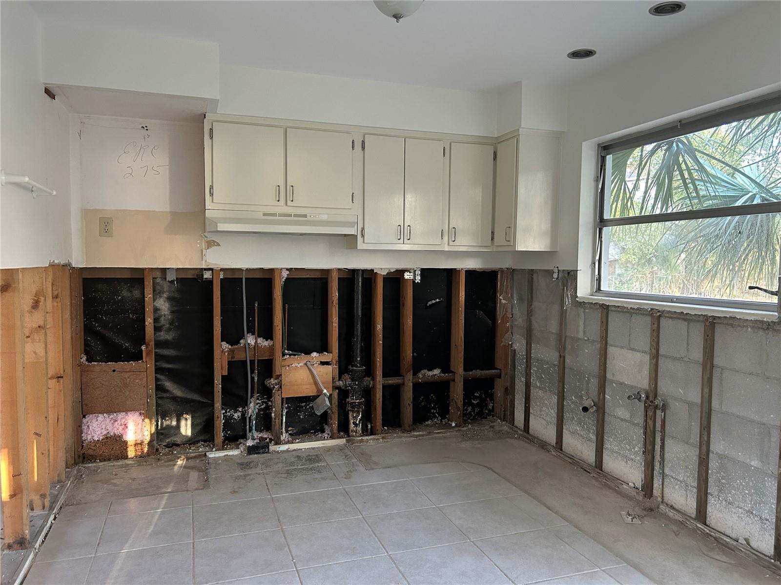 303 SHORE DR W, OLDSMAR, FL, 34677