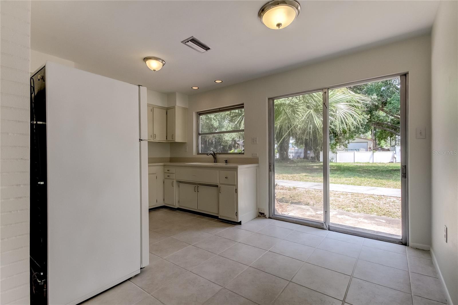 303 SHORE DR W, OLDSMAR, FL, 34677