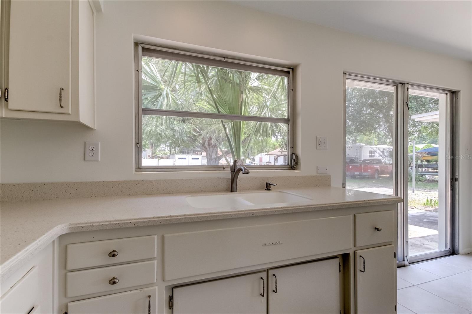 303 SHORE DR W, OLDSMAR, FL, 34677