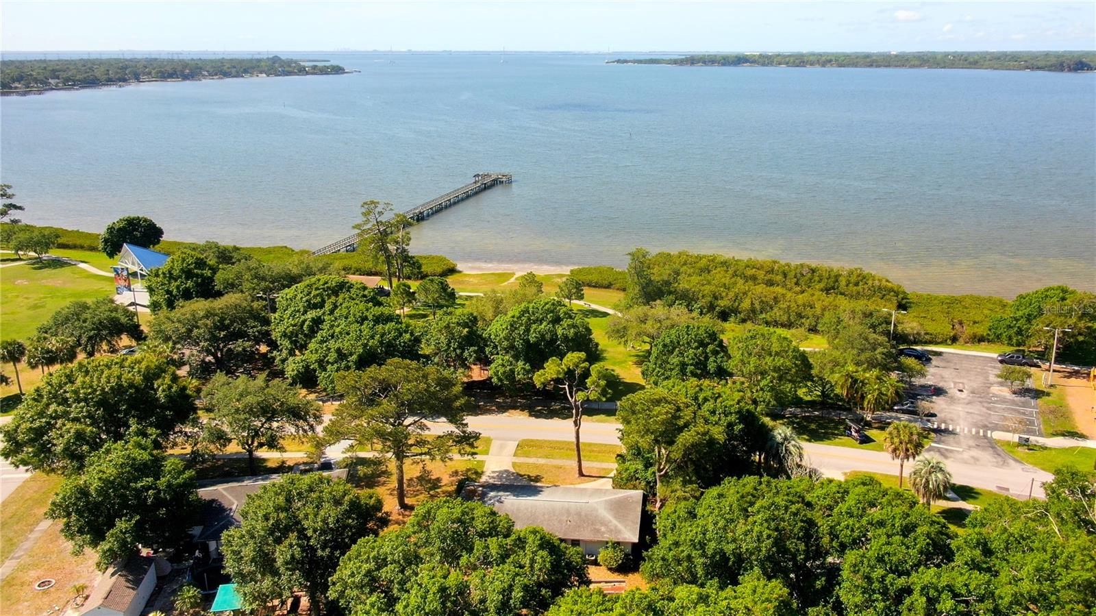 303 SHORE DR W, OLDSMAR, FL, 34677