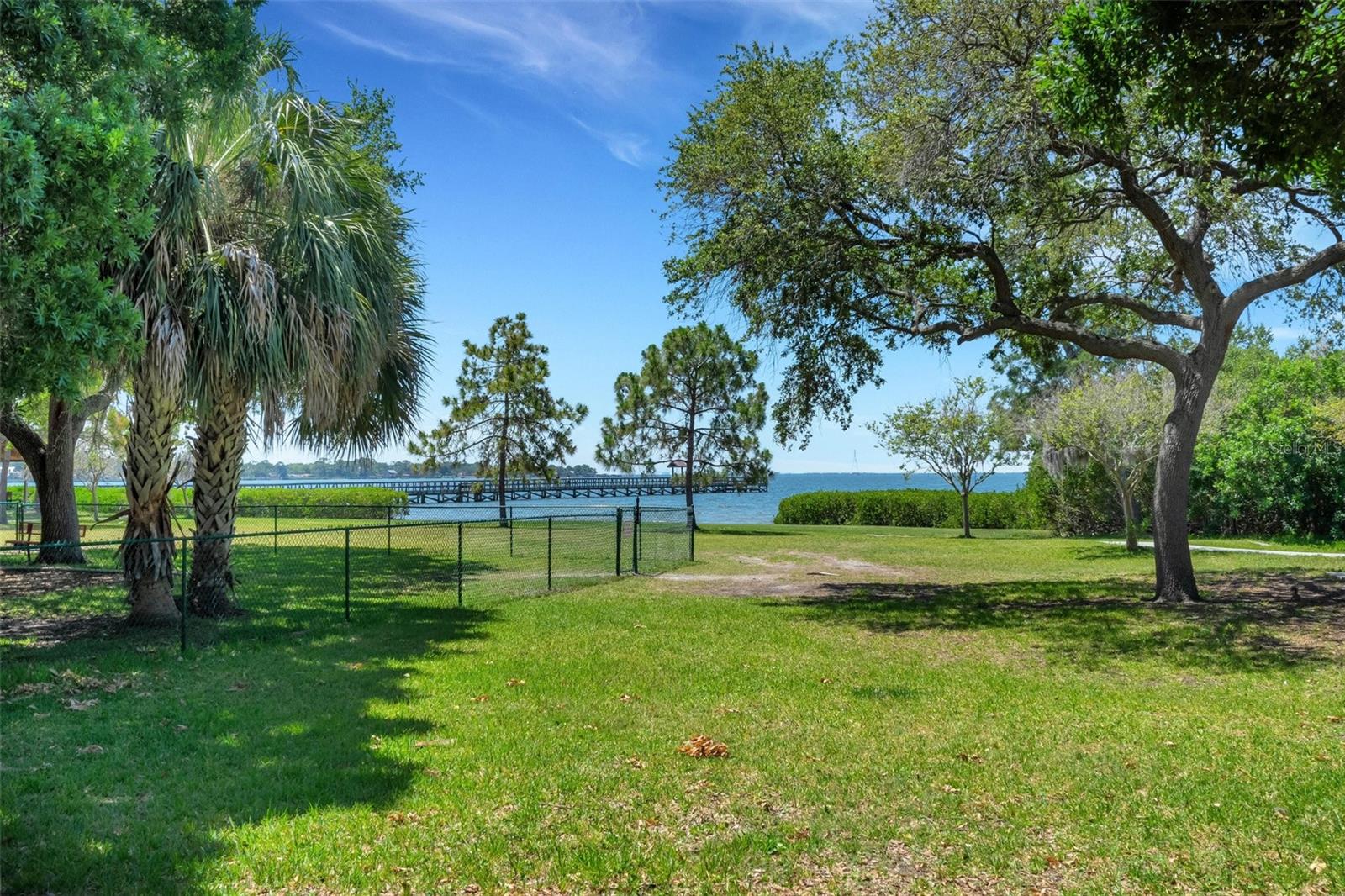 303 SHORE DR W, OLDSMAR, FL, 34677