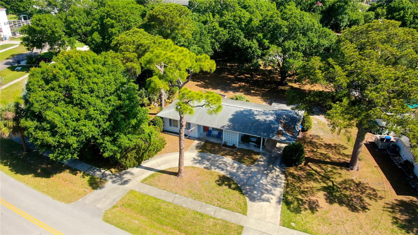 303 SHORE DR W, OLDSMAR, FL, 34677