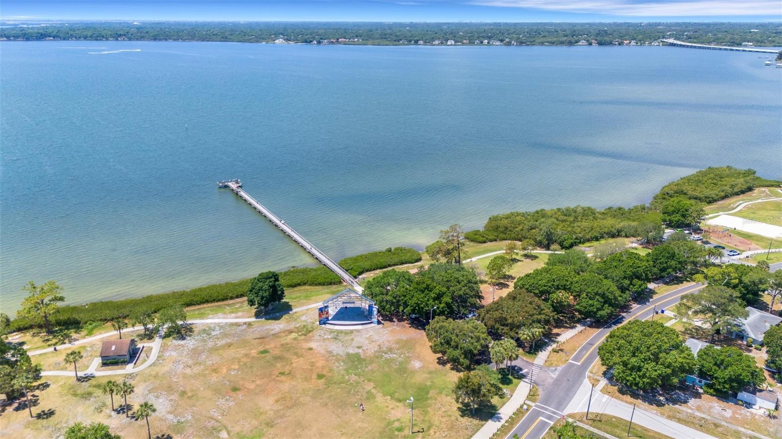 303 SHORE DR W, OLDSMAR, FL, 34677