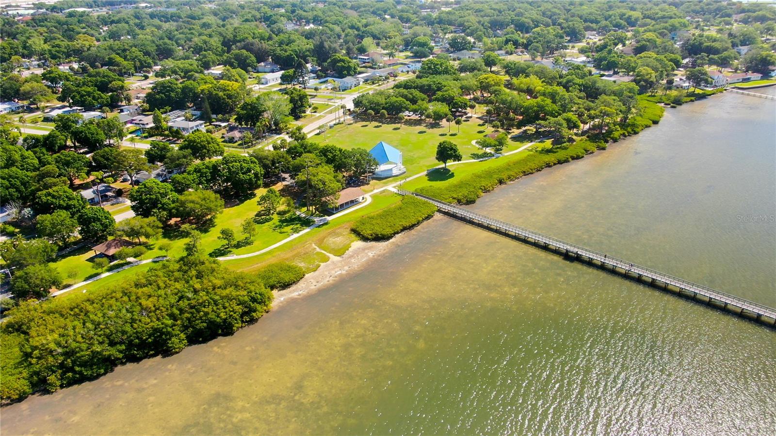 303 SHORE DR W, OLDSMAR, FL, 34677