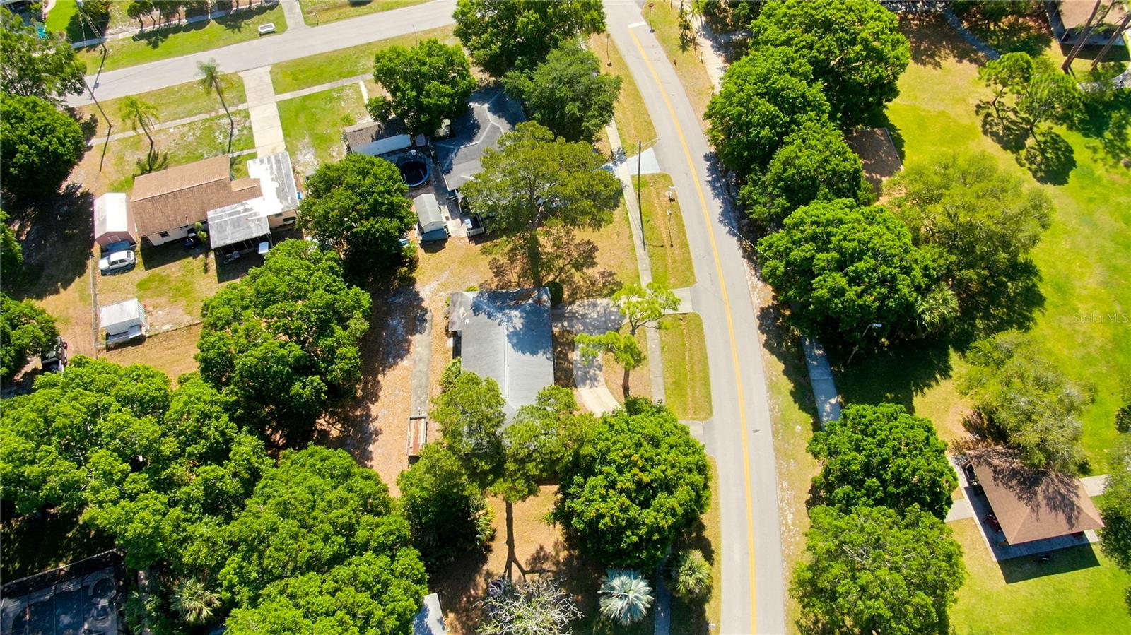 303 SHORE DR W, OLDSMAR, FL, 34677