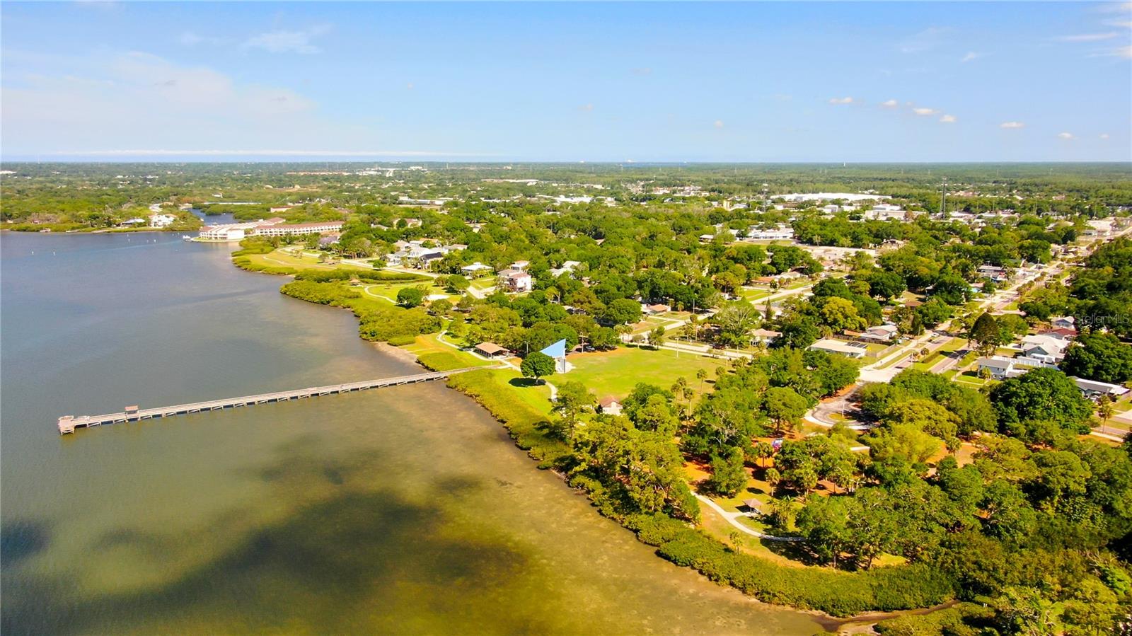 303 SHORE DR W, OLDSMAR, FL, 34677