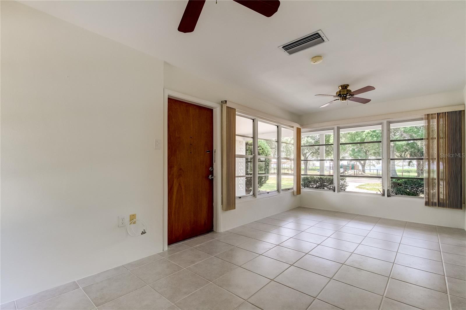 303 SHORE DR W, OLDSMAR, FL, 34677