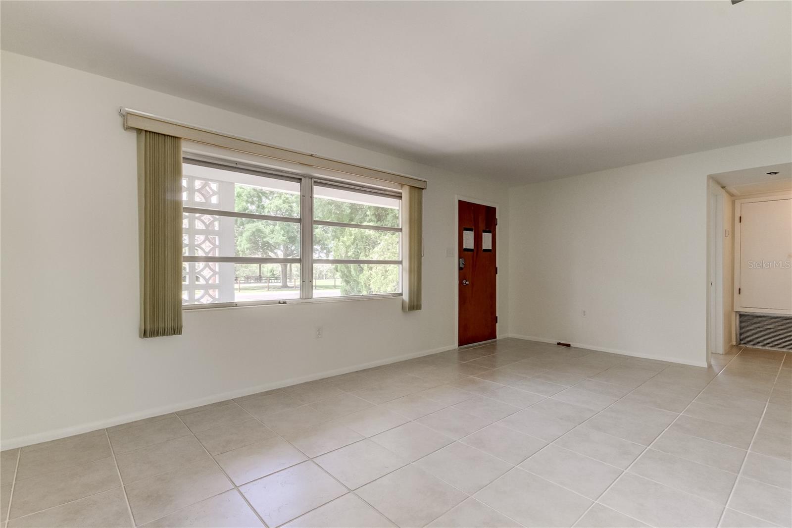 303 SHORE DR W, OLDSMAR, FL, 34677