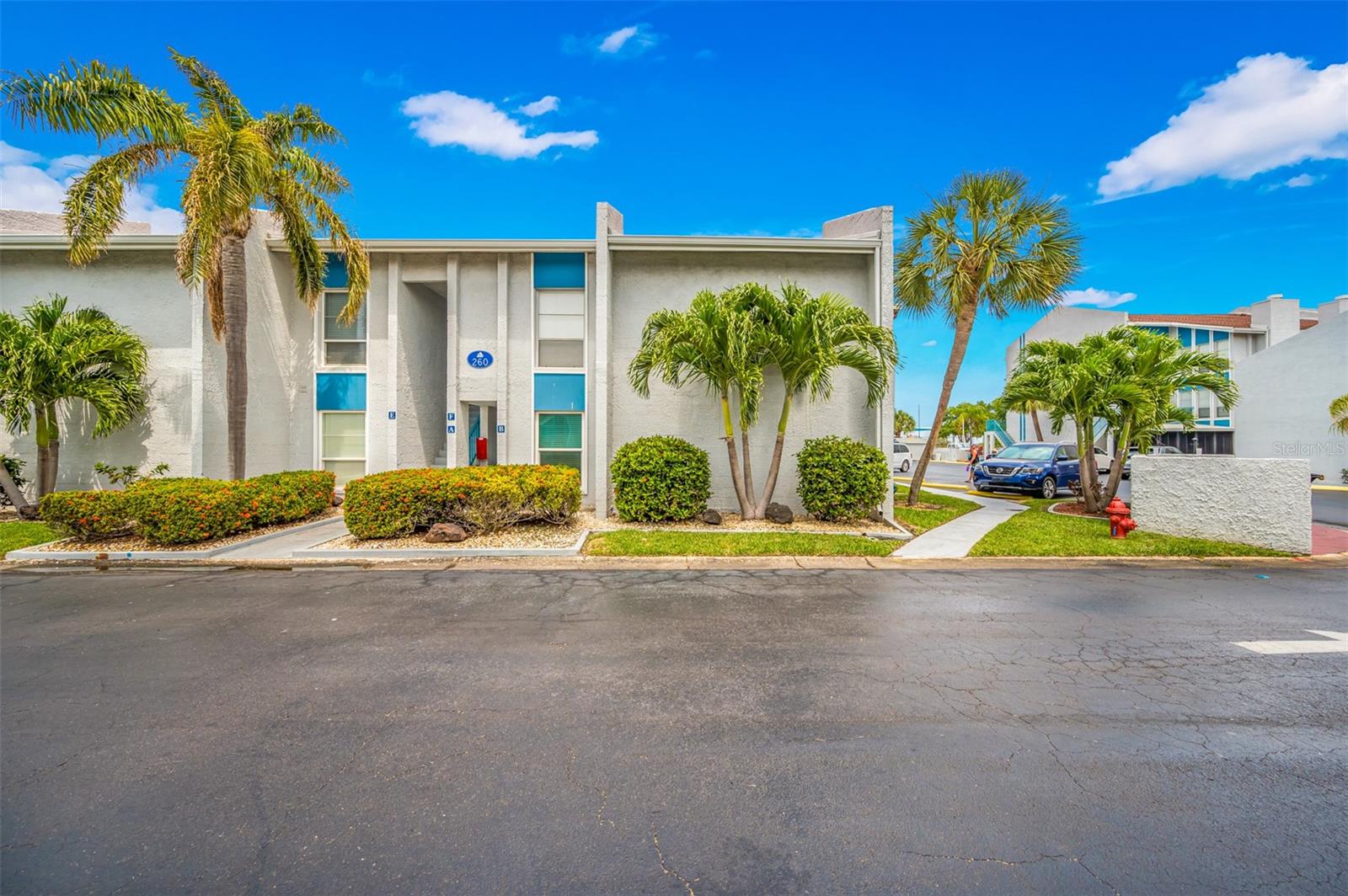 260 MEDALLION BLVD #F, MADEIRA BEACH, FL, 33708