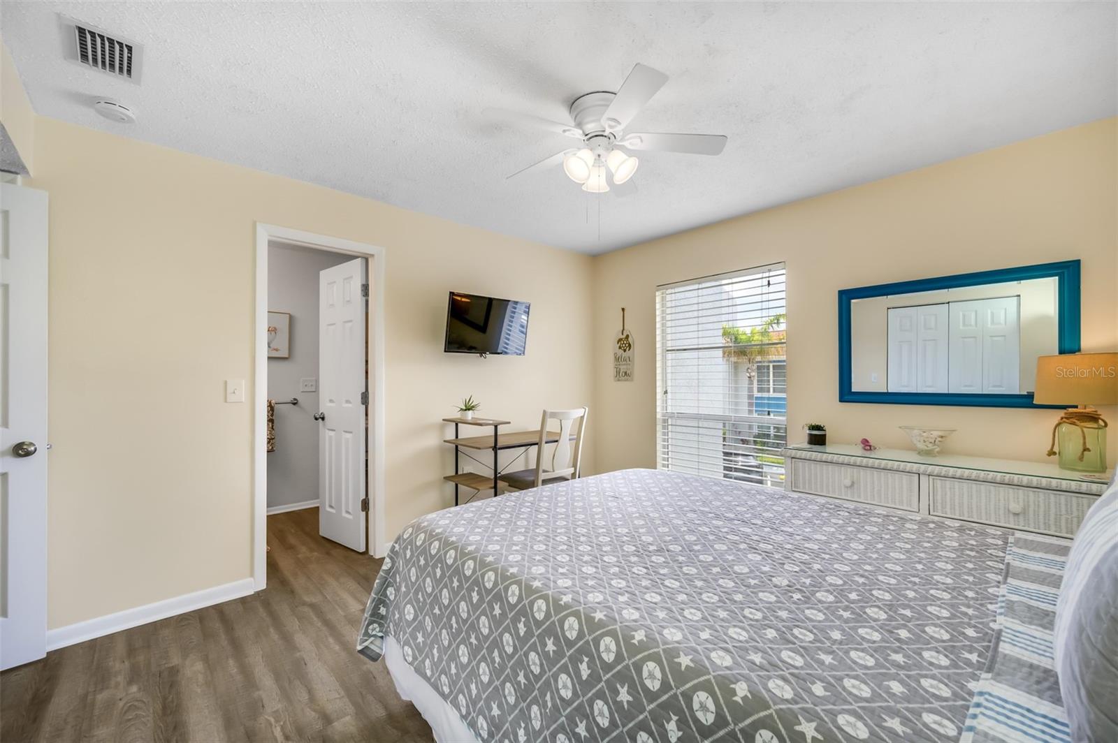 260 MEDALLION BLVD #F, MADEIRA BEACH, FL, 33708