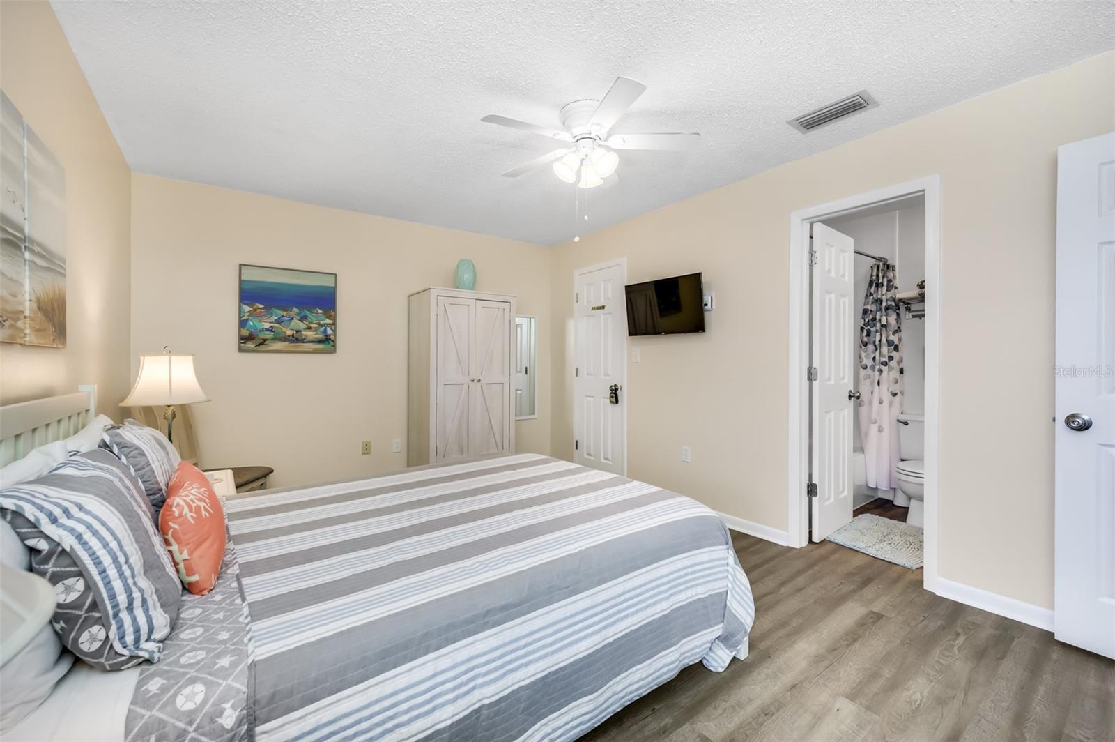 260 MEDALLION BLVD #F, MADEIRA BEACH, FL, 33708