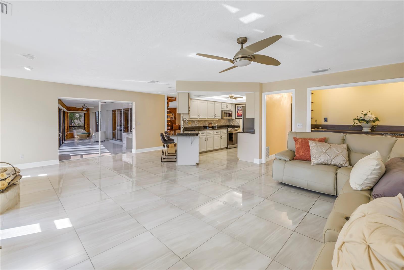10073 S YACHT CLUB DR, TREASURE ISLAND, FL, 33706