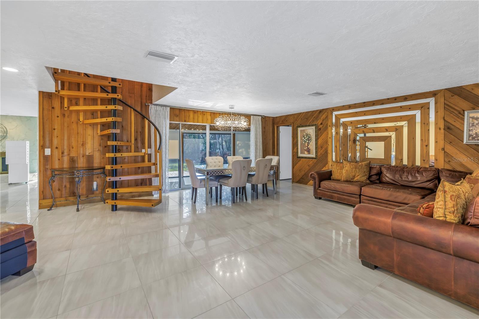 10073 S YACHT CLUB DR, TREASURE ISLAND, FL, 33706