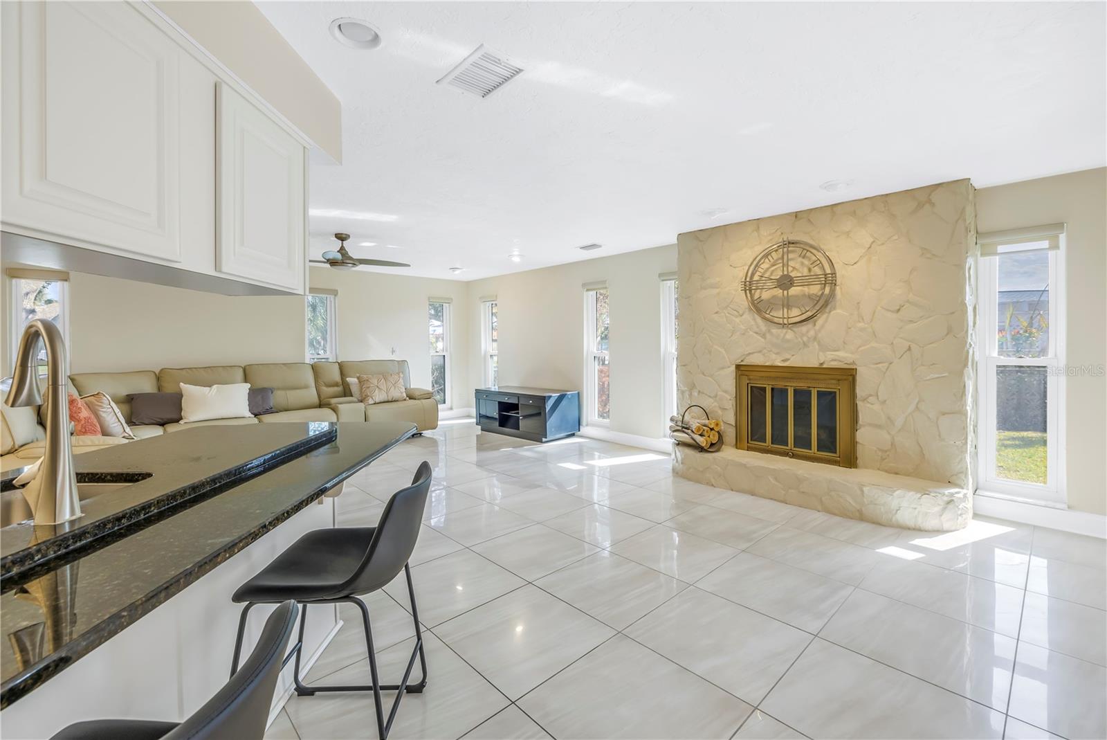 10073 S YACHT CLUB DR, TREASURE ISLAND, FL, 33706