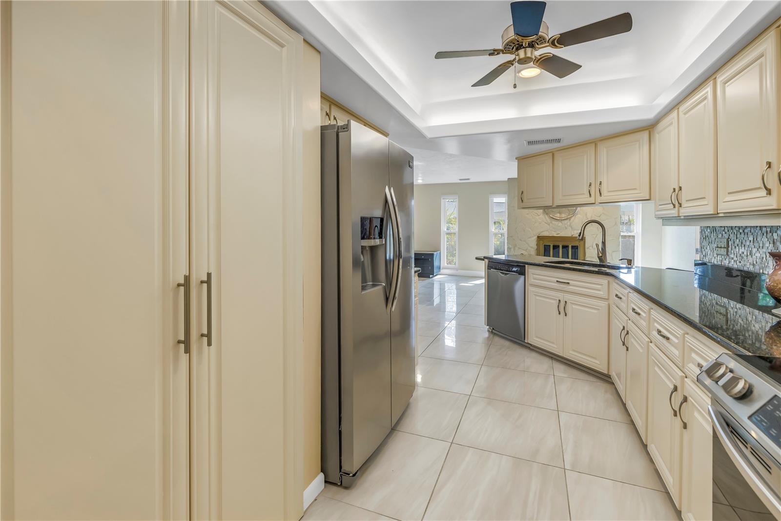10073 S YACHT CLUB DR, TREASURE ISLAND, FL, 33706