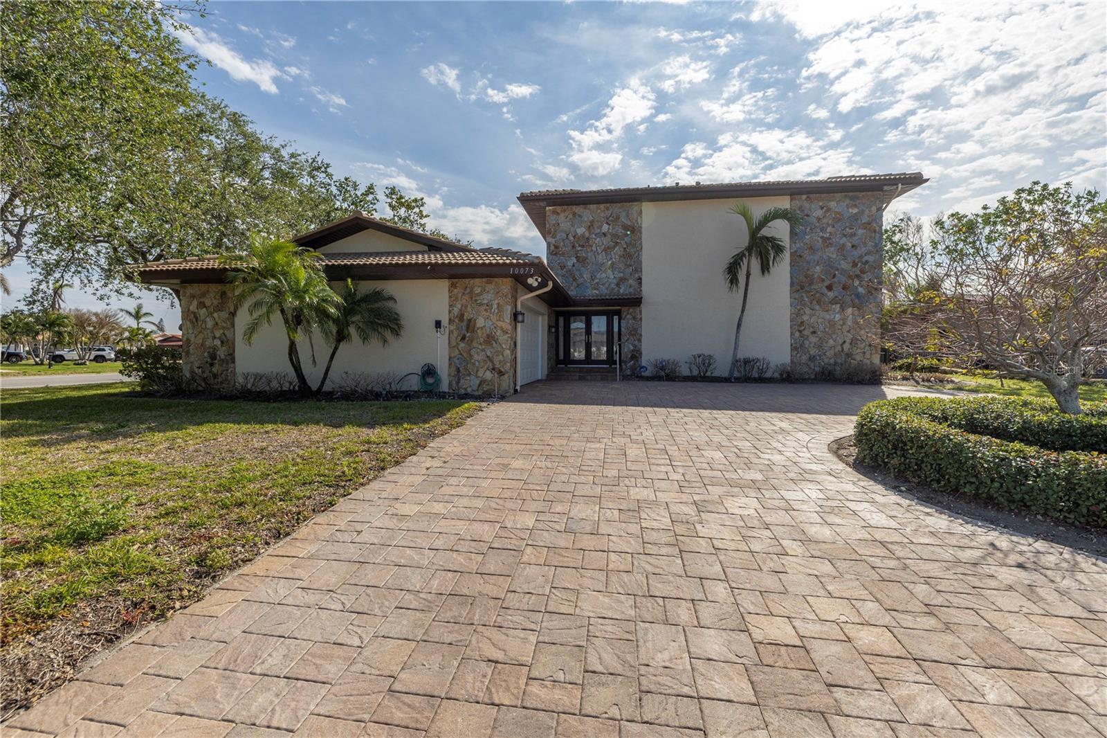 10073 S YACHT CLUB DR, TREASURE ISLAND, FL, 33706