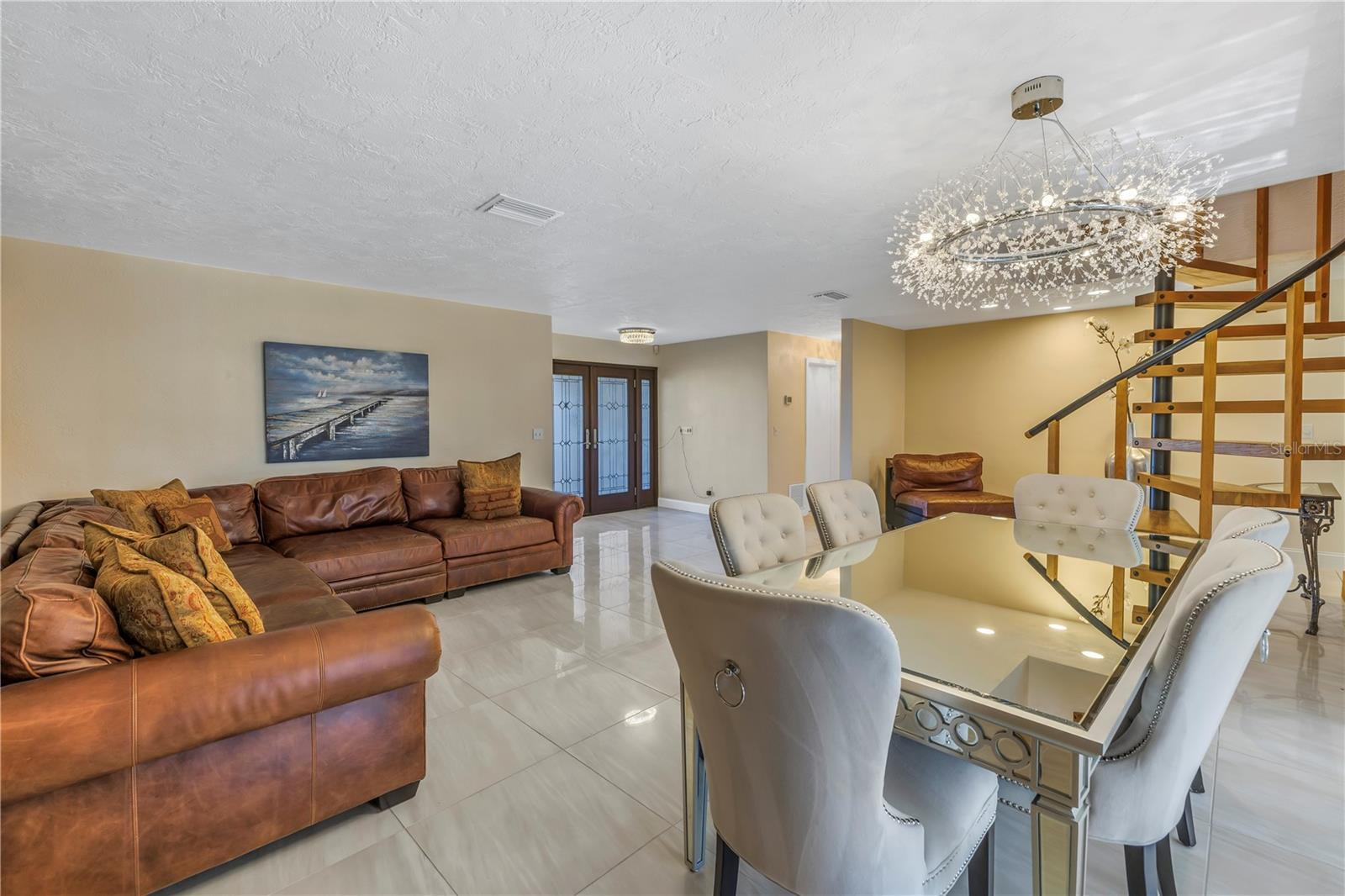 10073 S YACHT CLUB DR, TREASURE ISLAND, FL, 33706