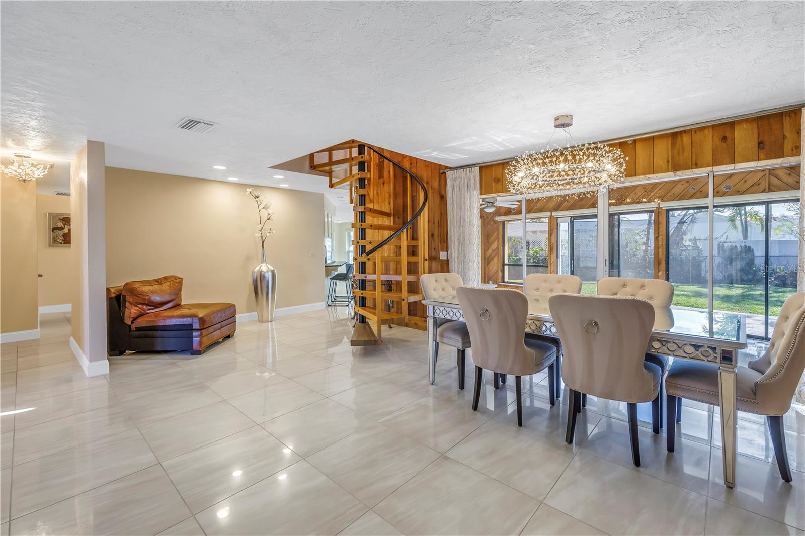 10073 S YACHT CLUB DR, TREASURE ISLAND, FL, 33706