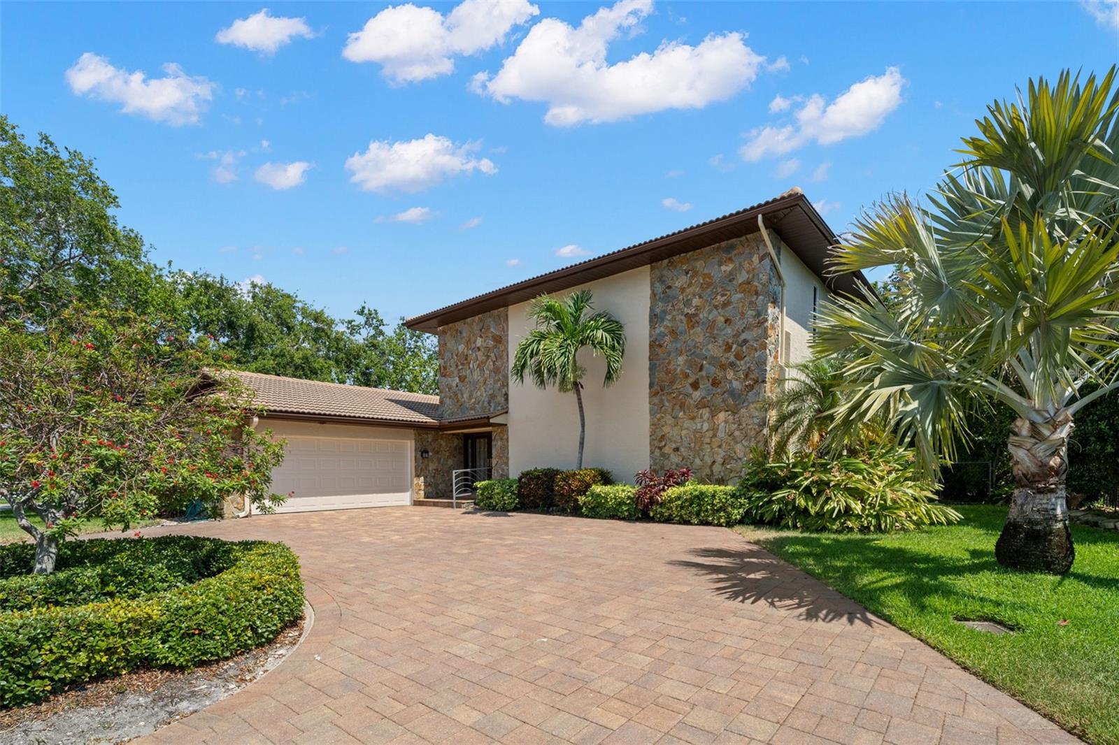 10073 S YACHT CLUB DR, TREASURE ISLAND, FL, 33706