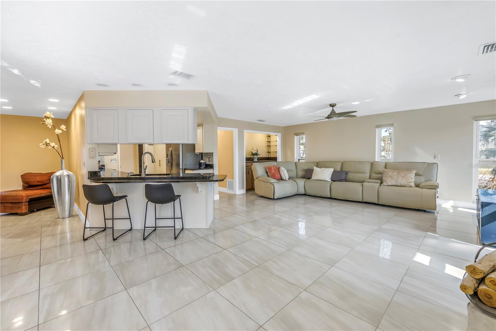 10073 S YACHT CLUB DR, TREASURE ISLAND, FL, 33706