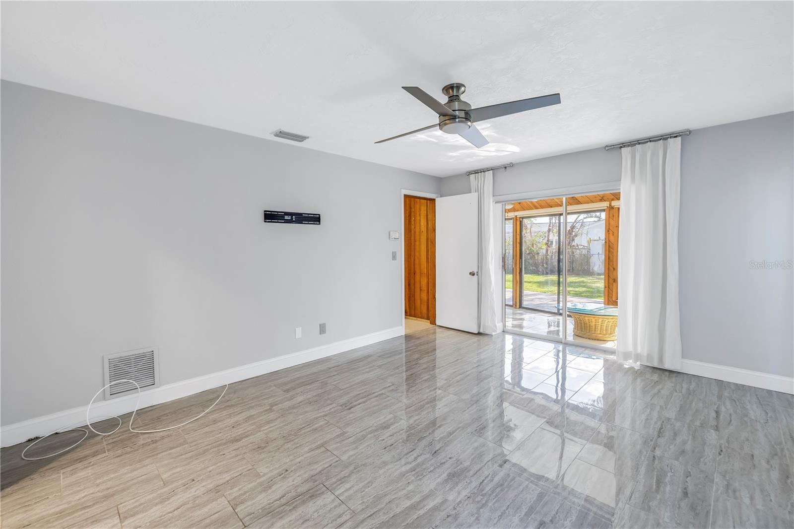 10073 S YACHT CLUB DR, TREASURE ISLAND, FL, 33706