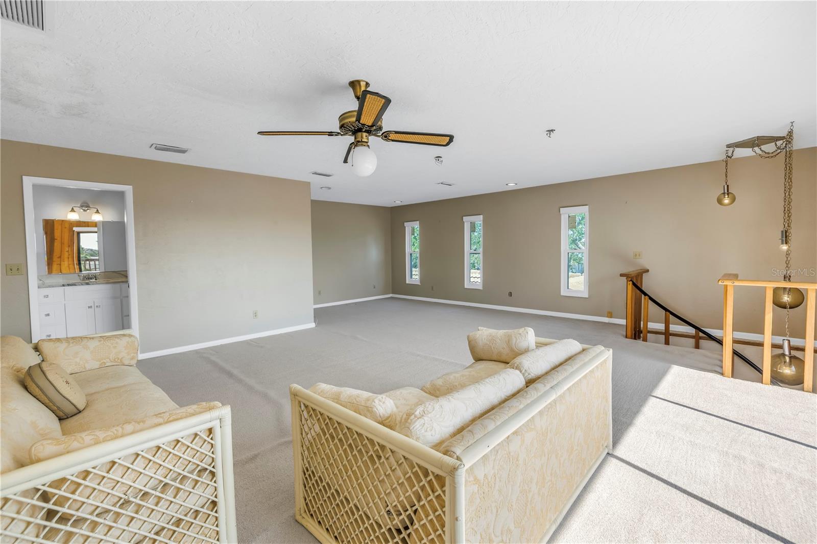 10073 S YACHT CLUB DR, TREASURE ISLAND, FL, 33706