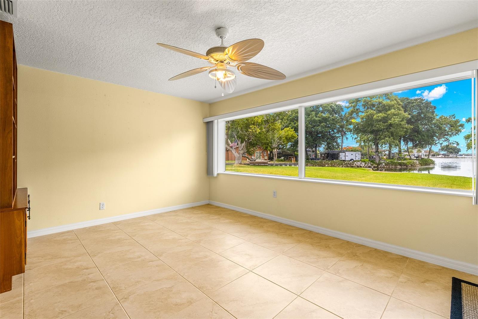 188 E CANAL DR, PALM HARBOR, FL, 34684