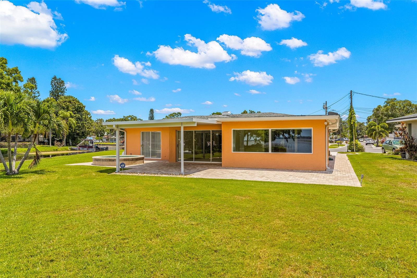 188 E CANAL DR, PALM HARBOR, FL, 34684