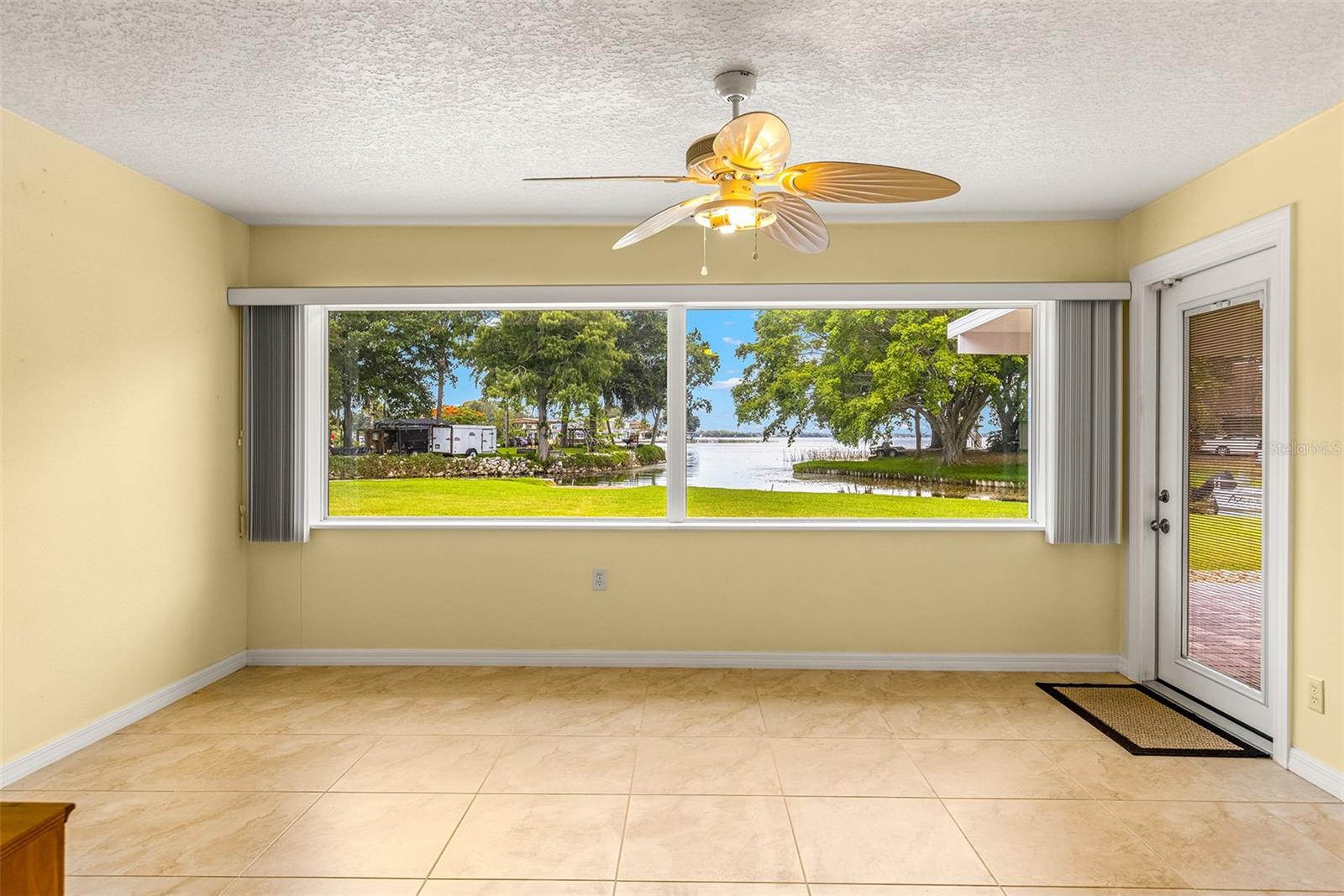 188 E CANAL DR, PALM HARBOR, FL, 34684