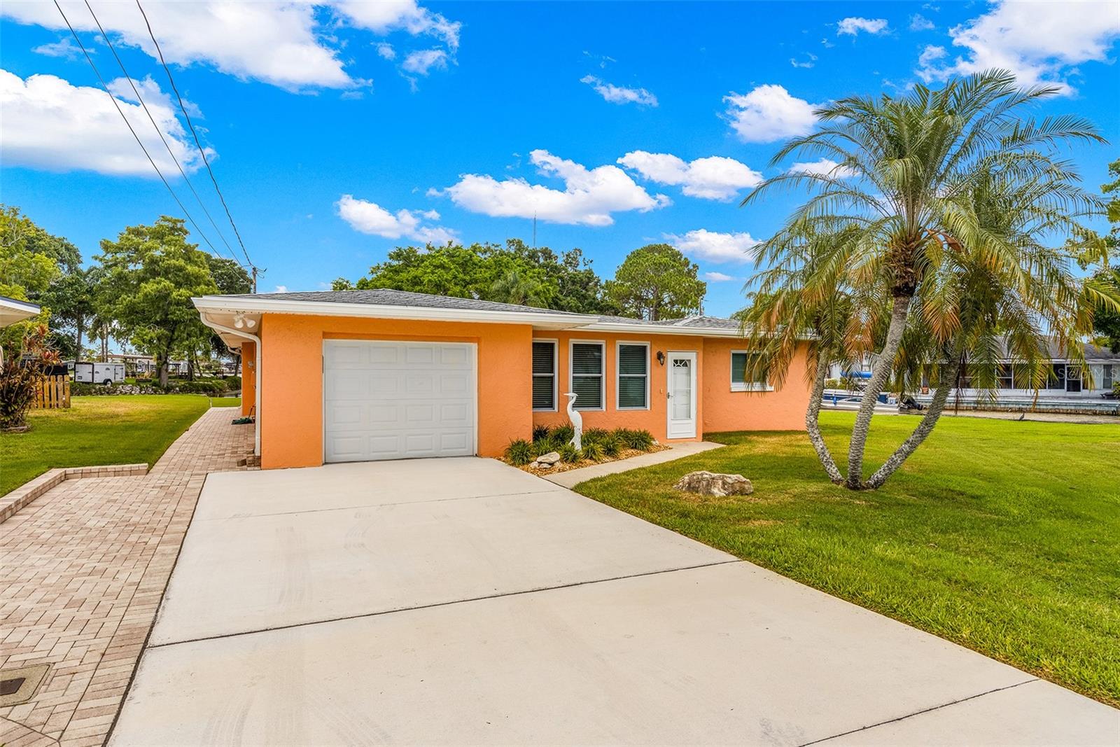 188 E CANAL DR, PALM HARBOR, FL, 34684