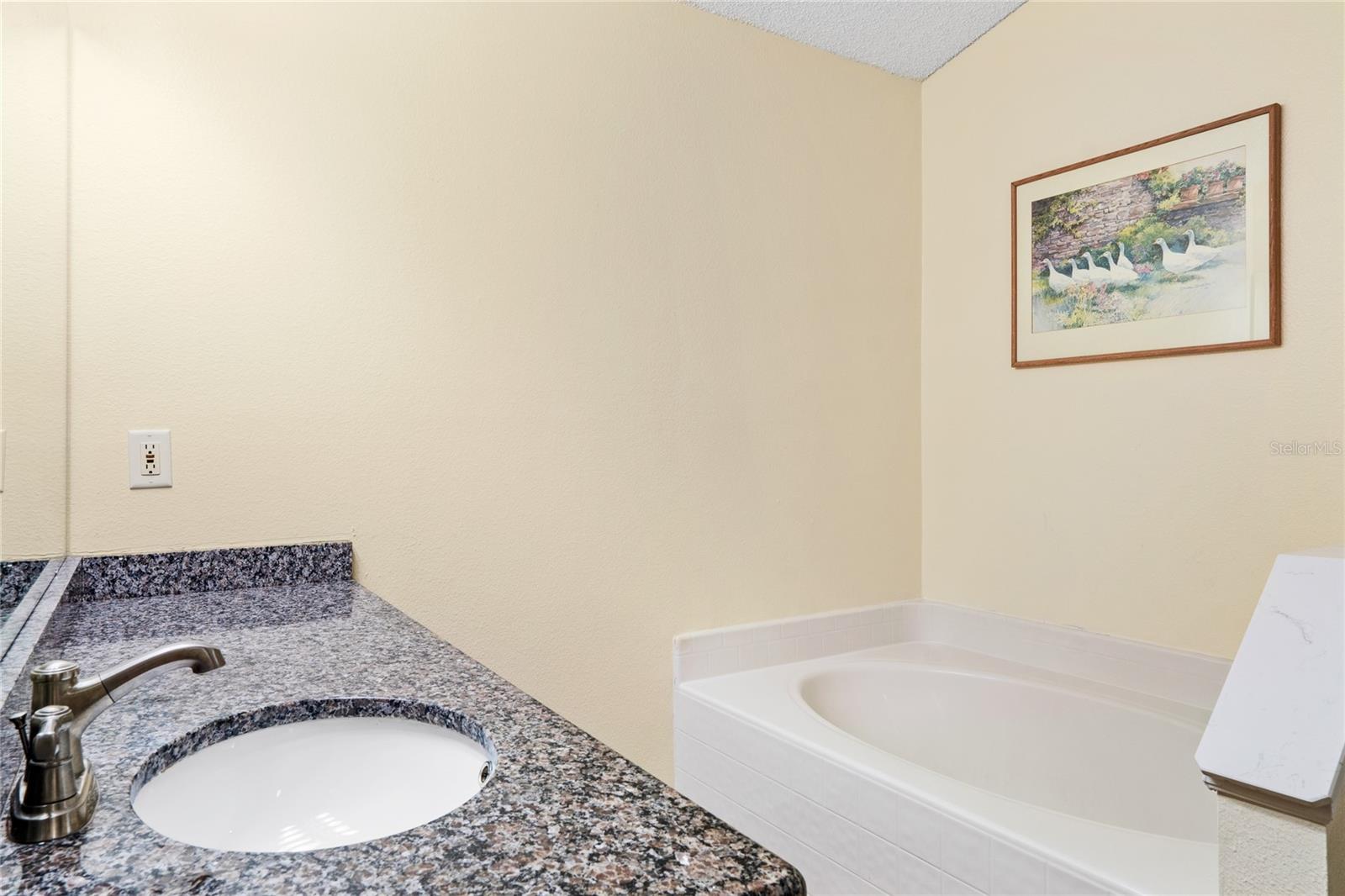 390 EL CAMINO DR, DELTONA, FL, 32738