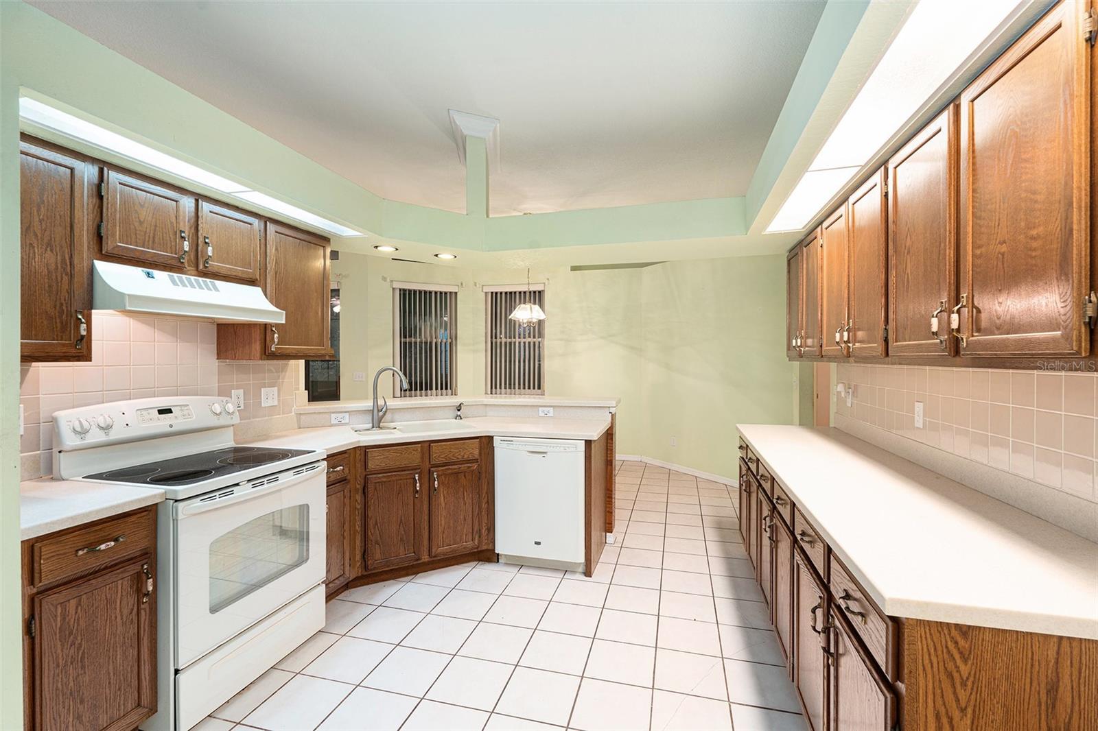3545 E LAKE DR, LAND O LAKES, FL, 34639