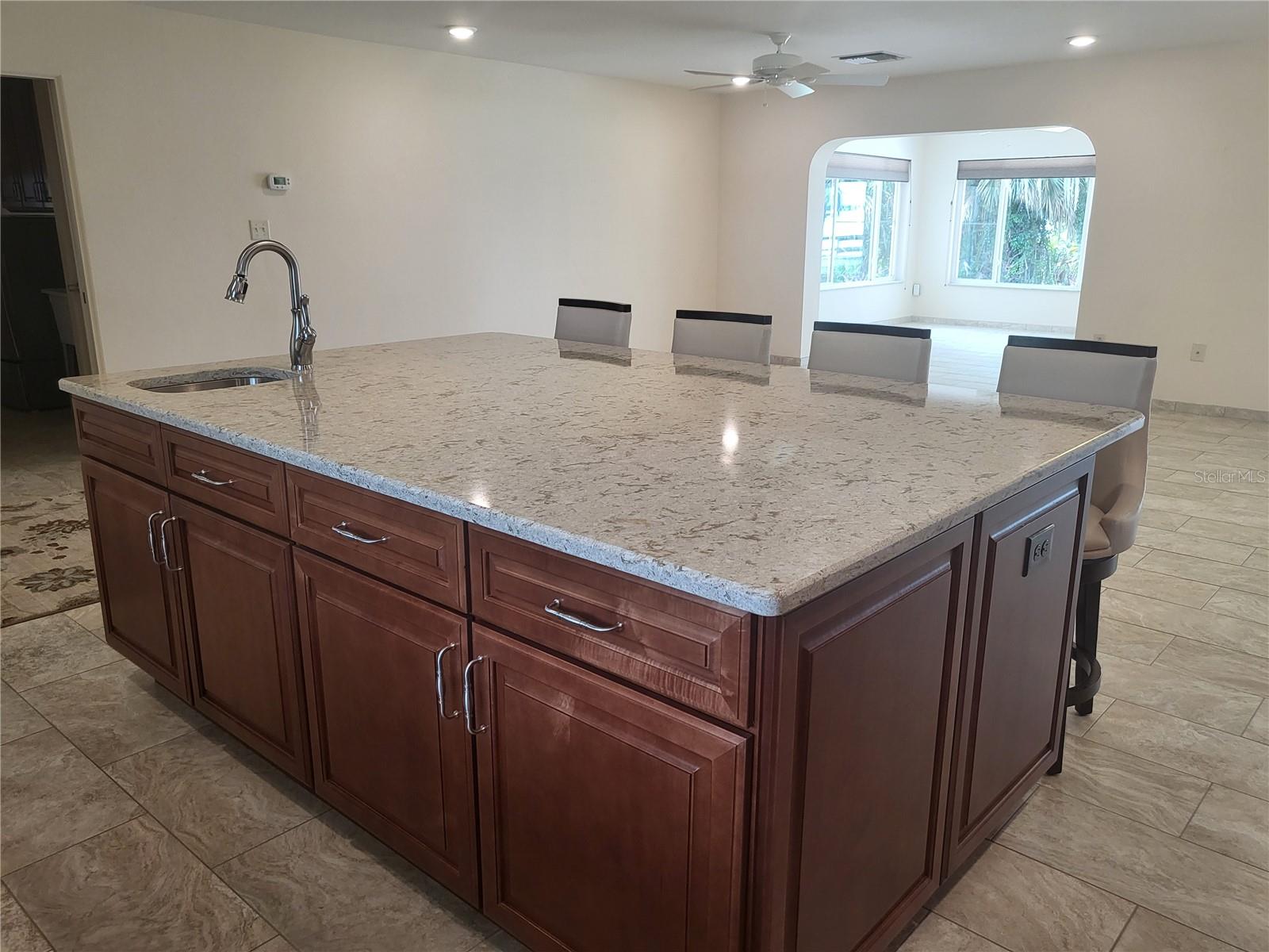 1101 LAKE SHORE BLVD, TAVARES, FL, 32778