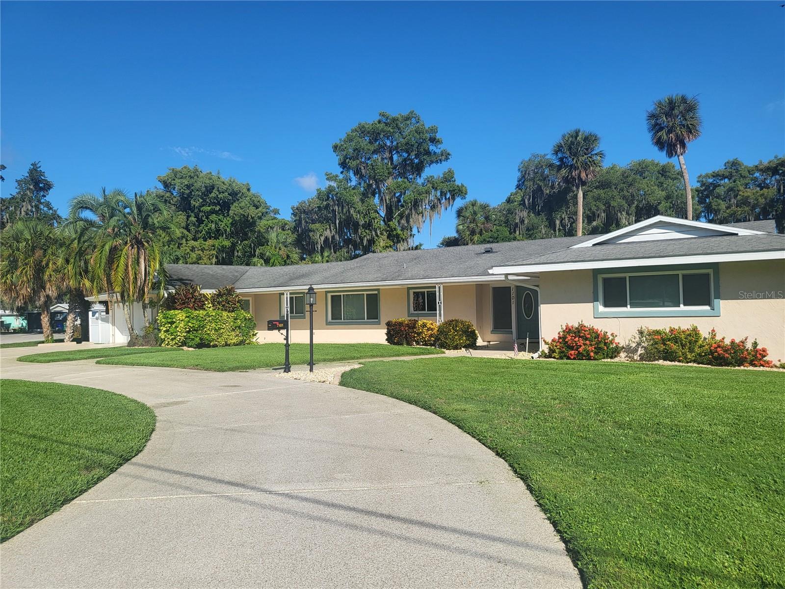 1101 LAKE SHORE BLVD, TAVARES, FL, 32778