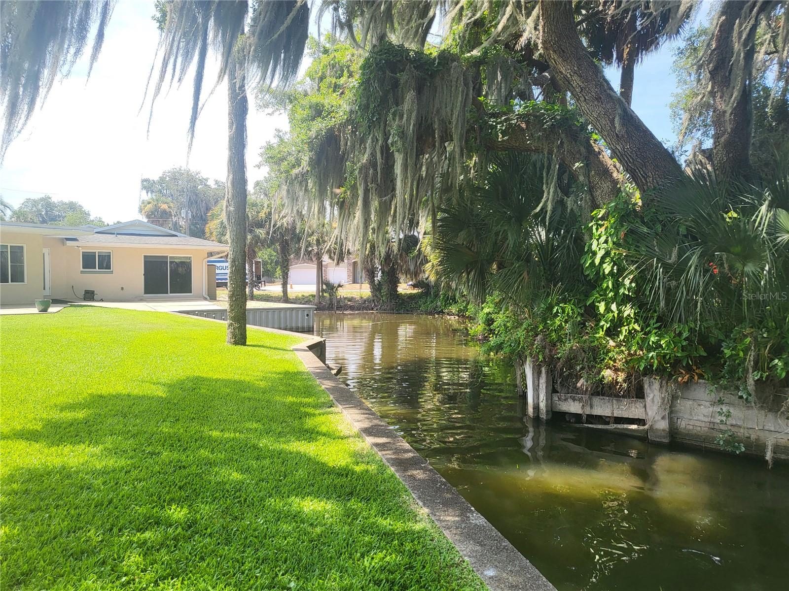 1101 LAKE SHORE BLVD, TAVARES, FL, 32778