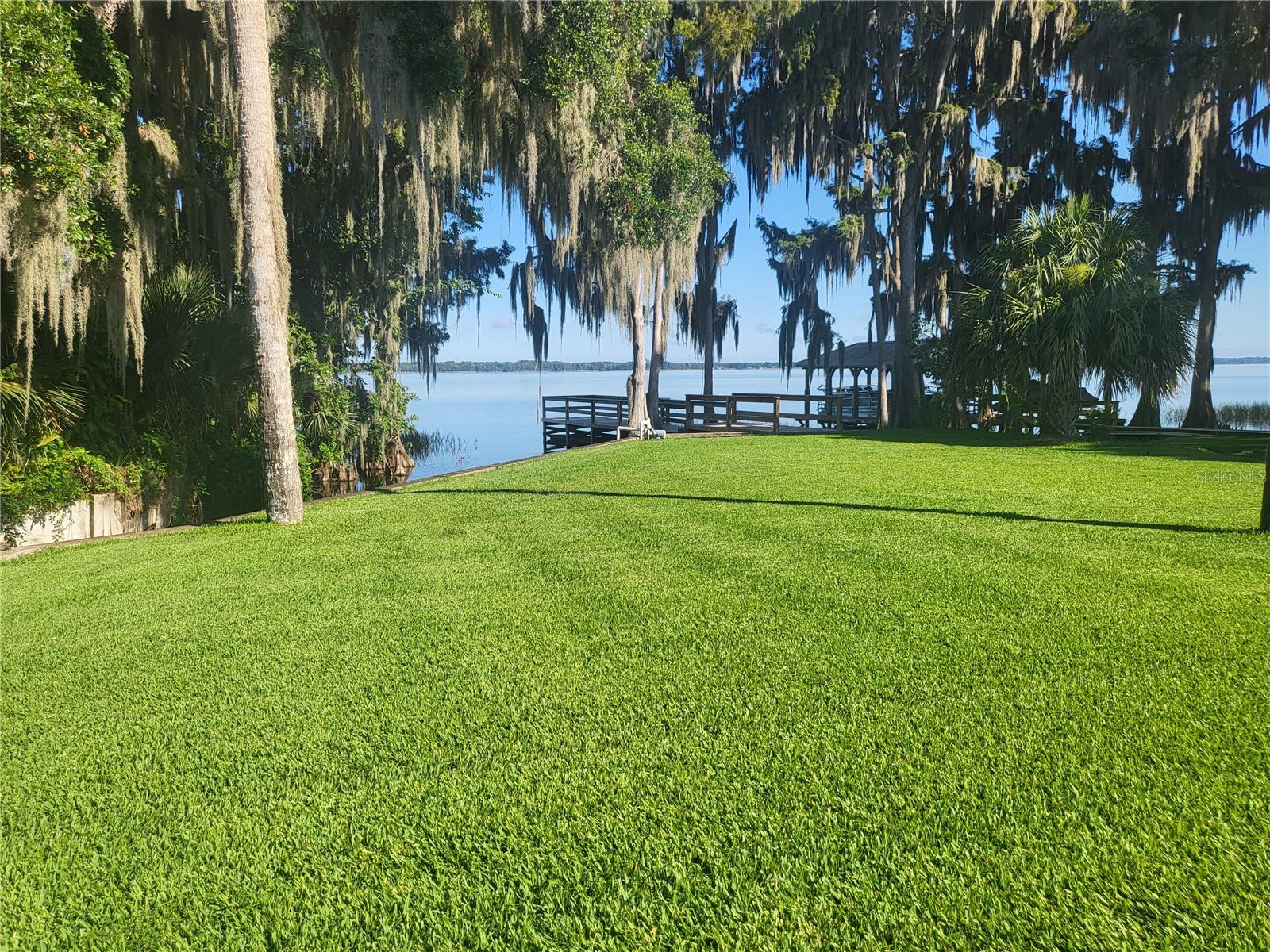 1101 LAKE SHORE BLVD, TAVARES, FL, 32778