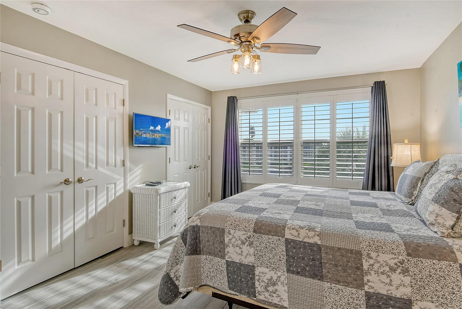 4350 CHATHAM DR #E307, LONGBOAT KEY, FL, 34228