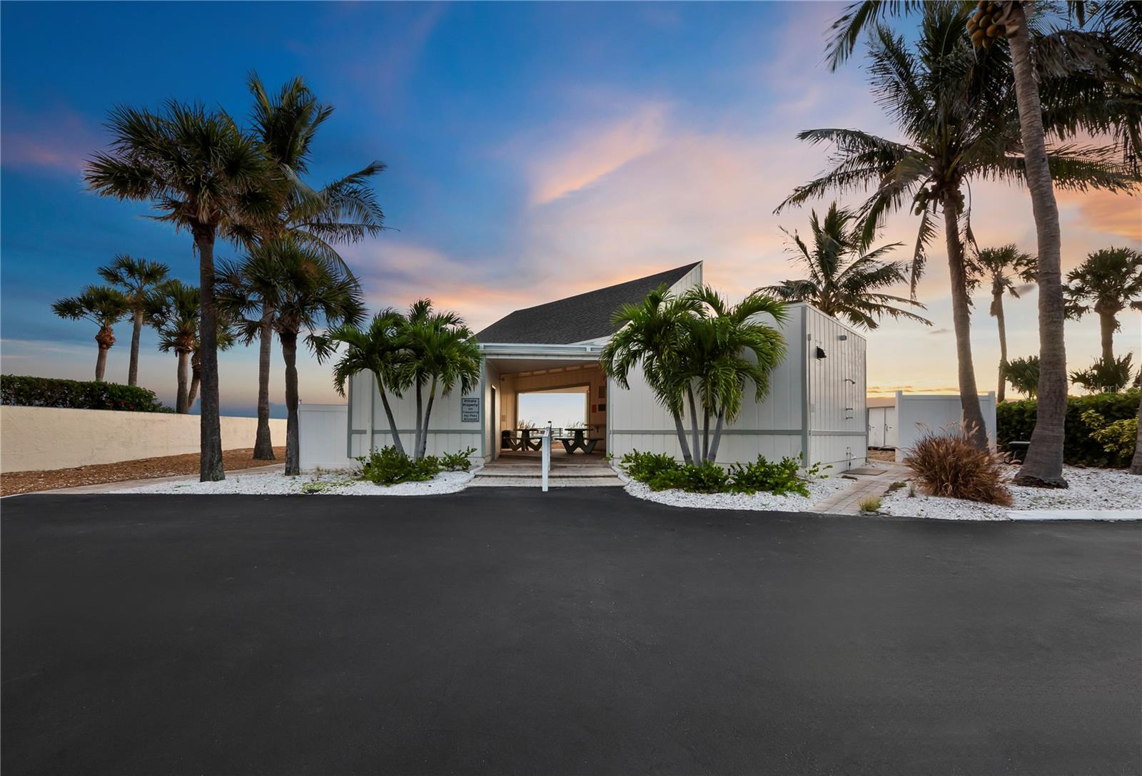 4350 CHATHAM DR #E307, LONGBOAT KEY, FL, 34228