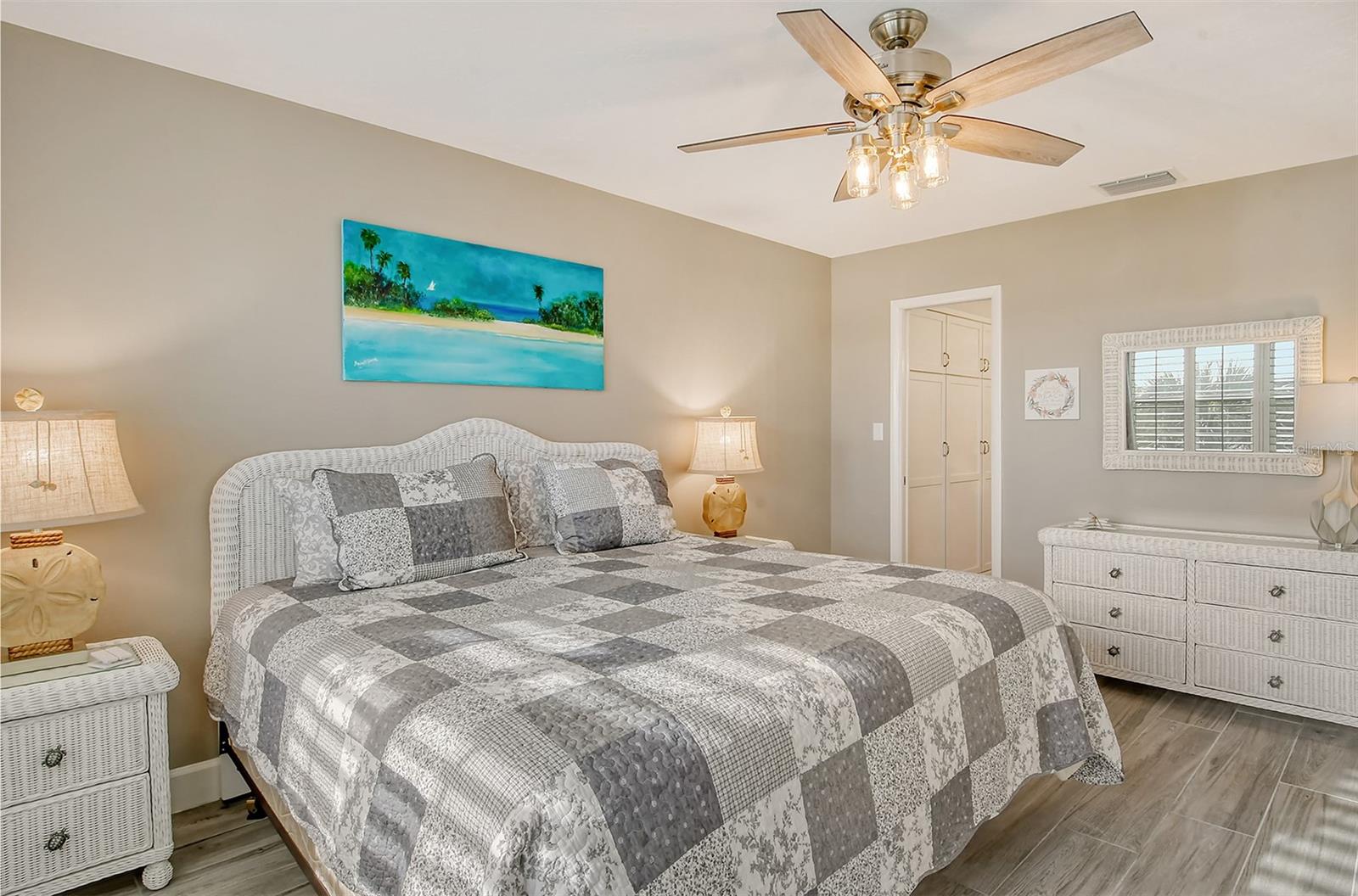 4350 CHATHAM DR #E307, LONGBOAT KEY, FL, 34228