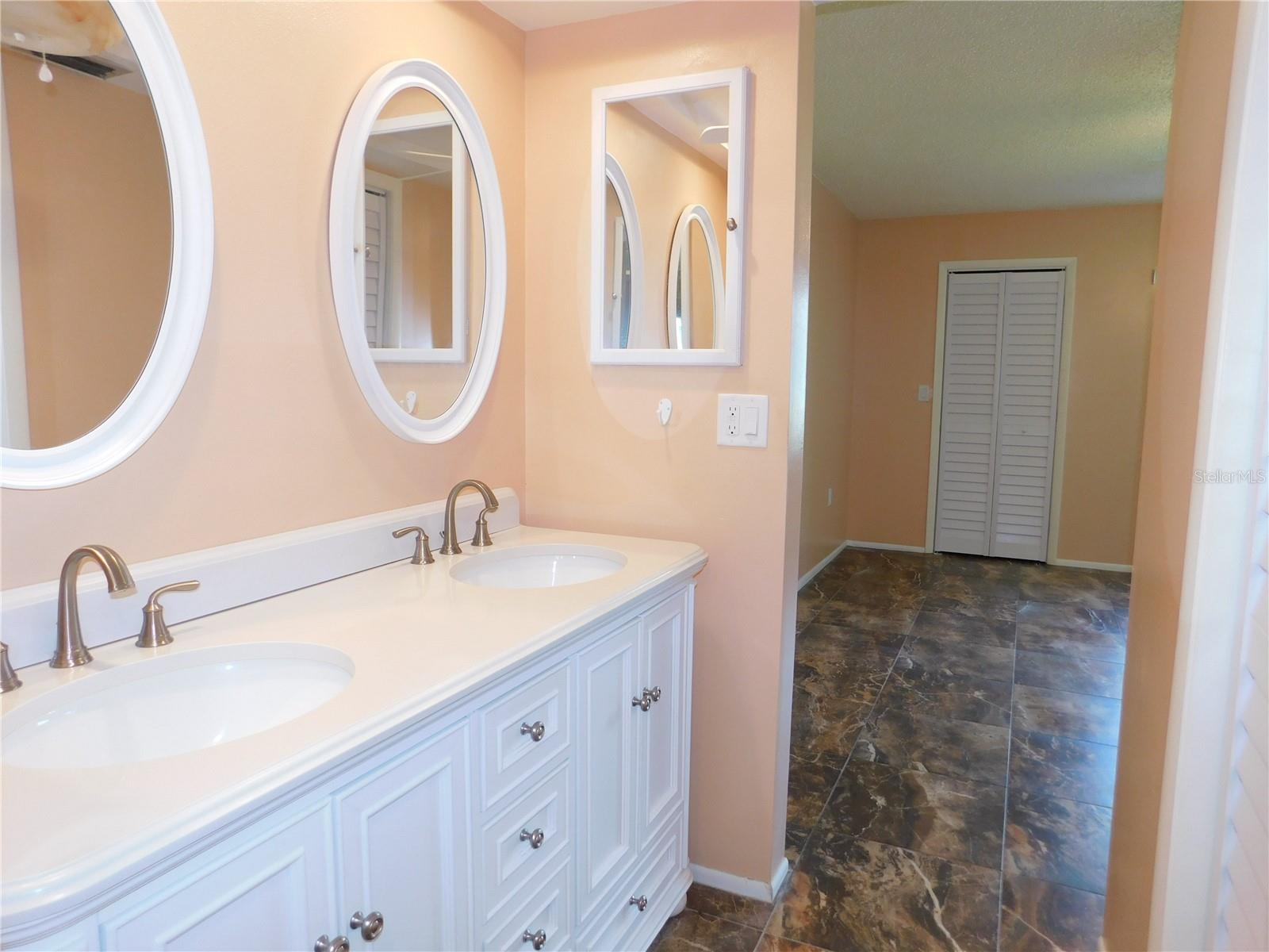 147 LAKESIDE DR, OLDSMAR, FL, 34677