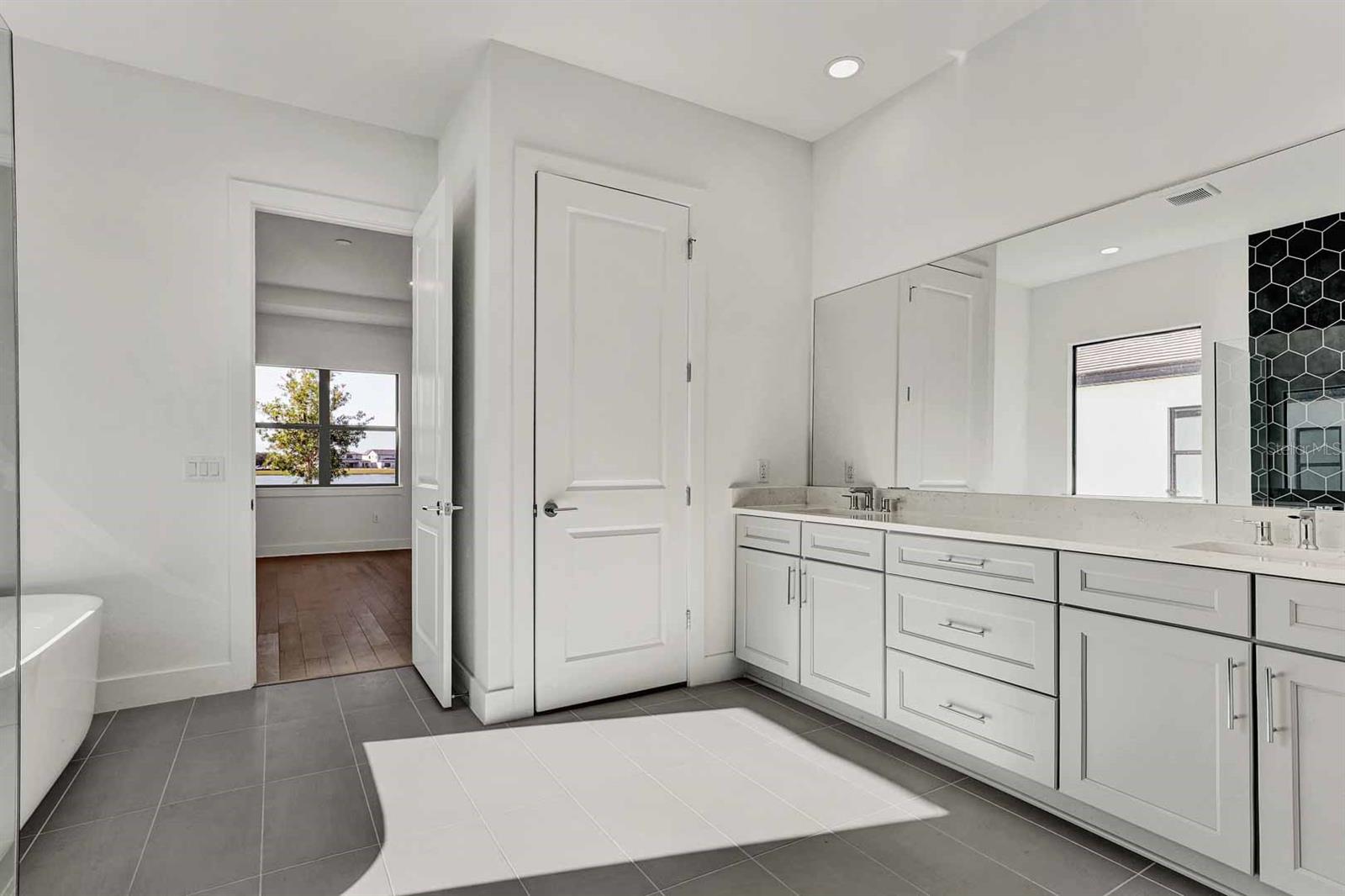 2605 WATERFRONT CIR, SARASOTA, FL, 34240